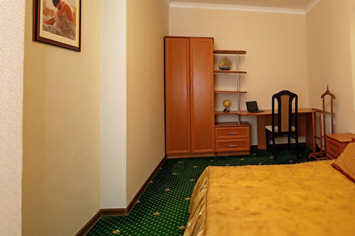 Room 28 of 78