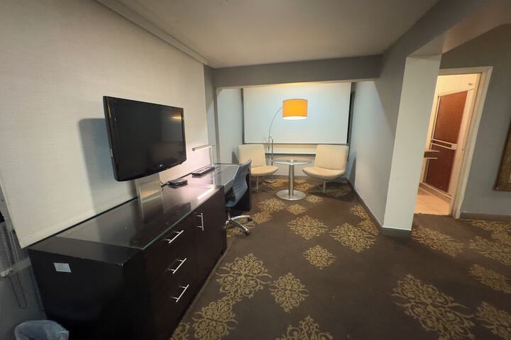 Room 9 of 11