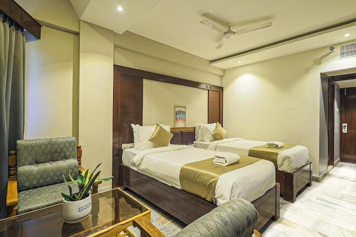 Room 7 of 18