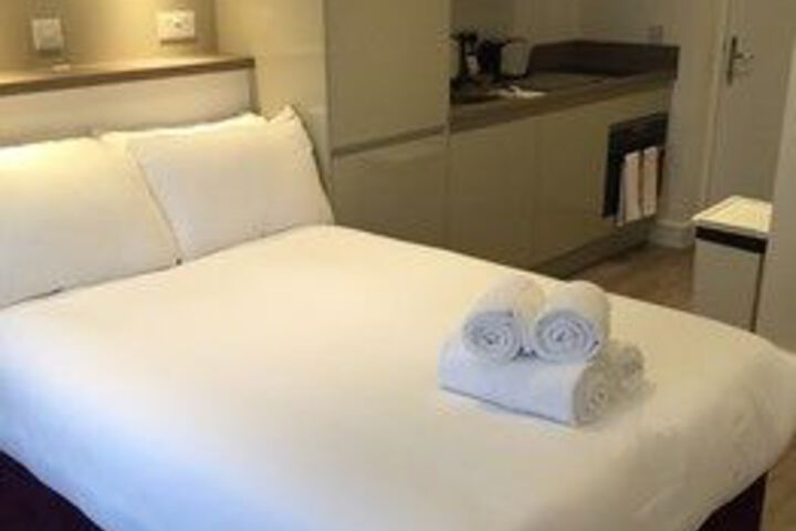 Room 5 of 8