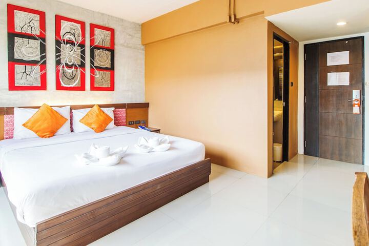 Room 16 of 34