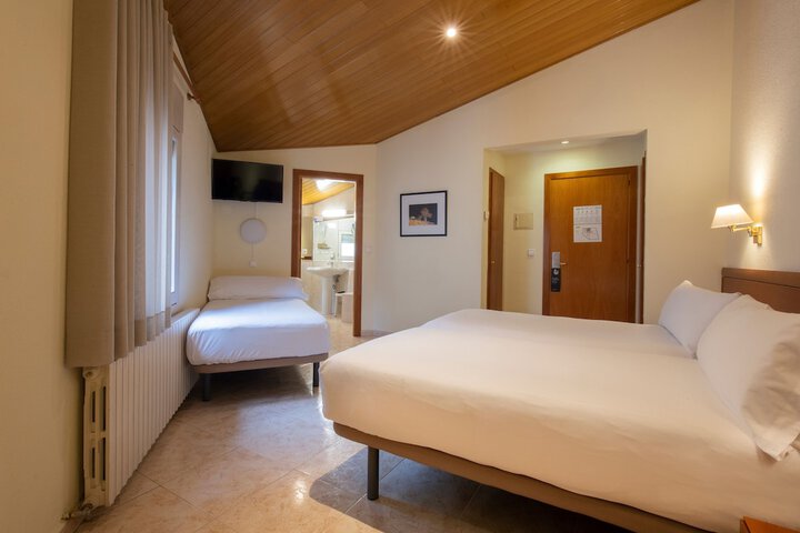 Room 13 of 37