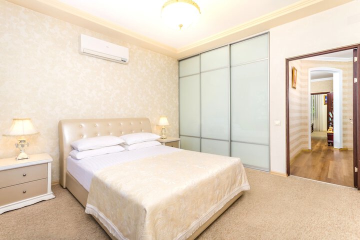 Room 7 of 25