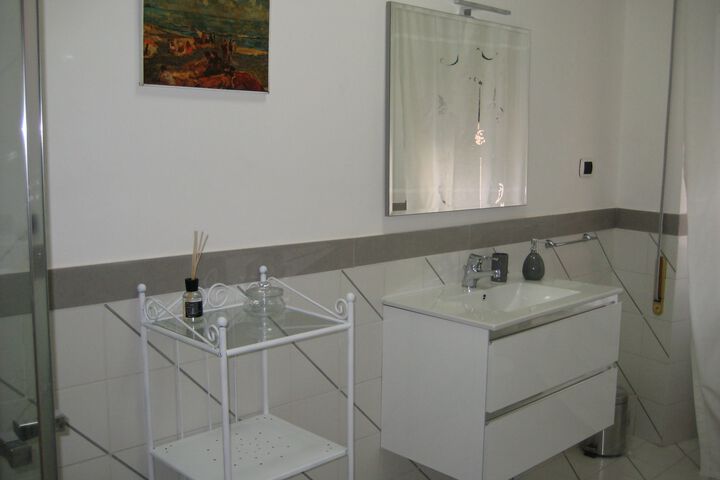 Room 3 of 7