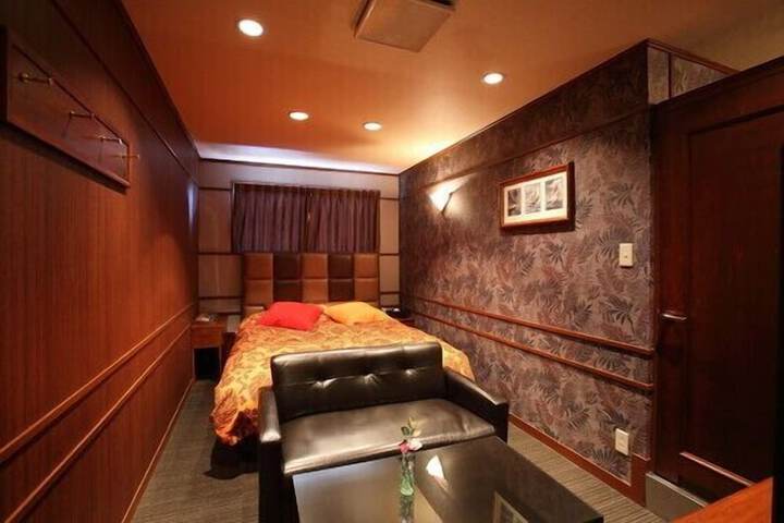 Room 27 of 36