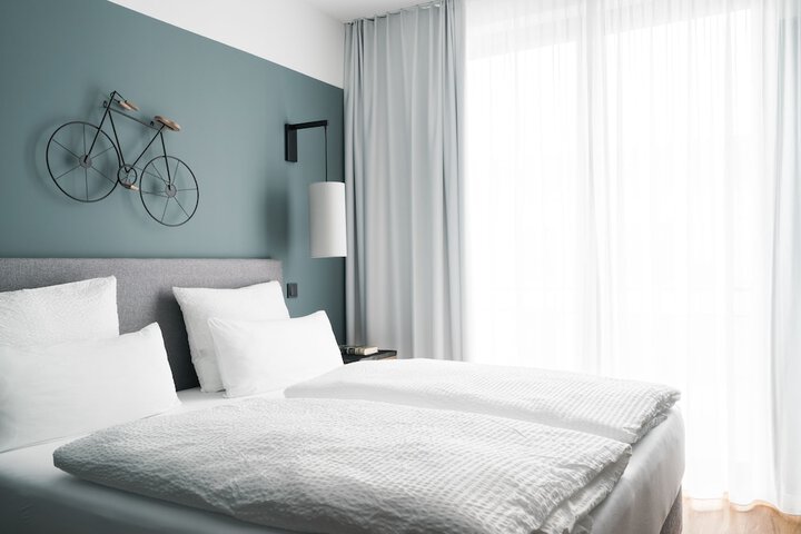 Room 2 of 40
