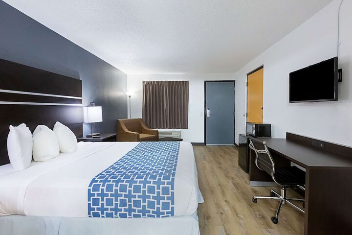 1 Queen Bed (18 of 22)