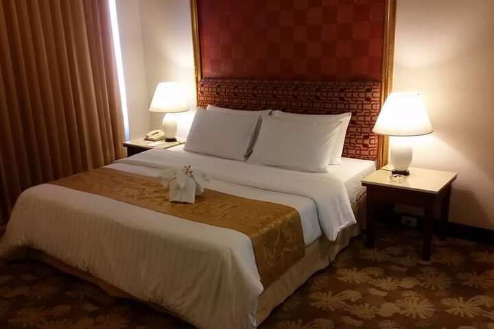 Room 10 of 34