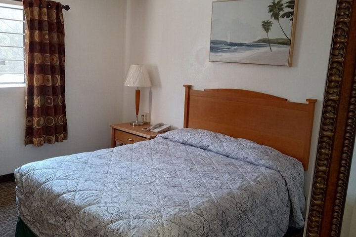 Room 3 of 10