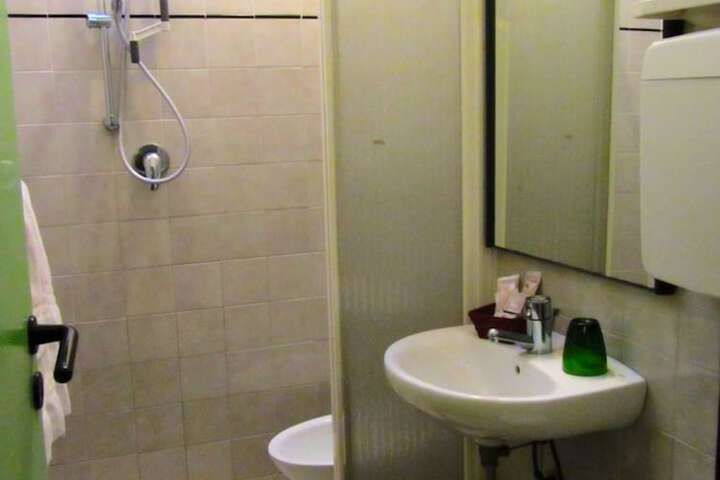 Room 18 of 37