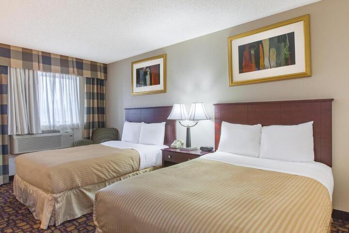 2 Double Beds (8 of 10)