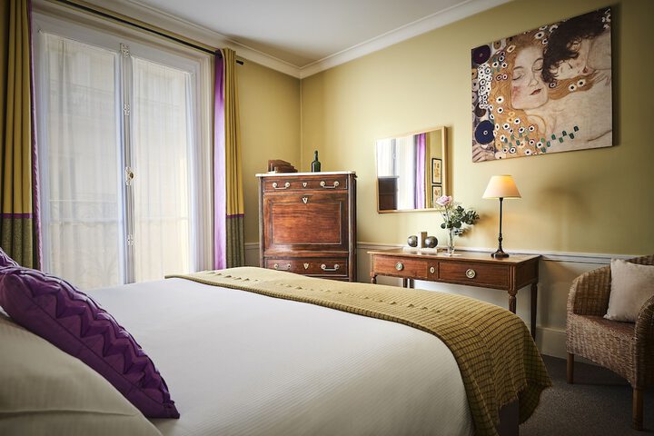 Room 28 of 49