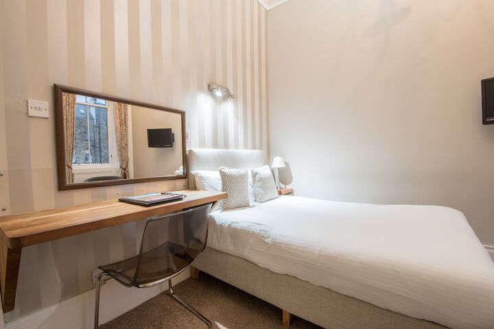 Room 30 of 108