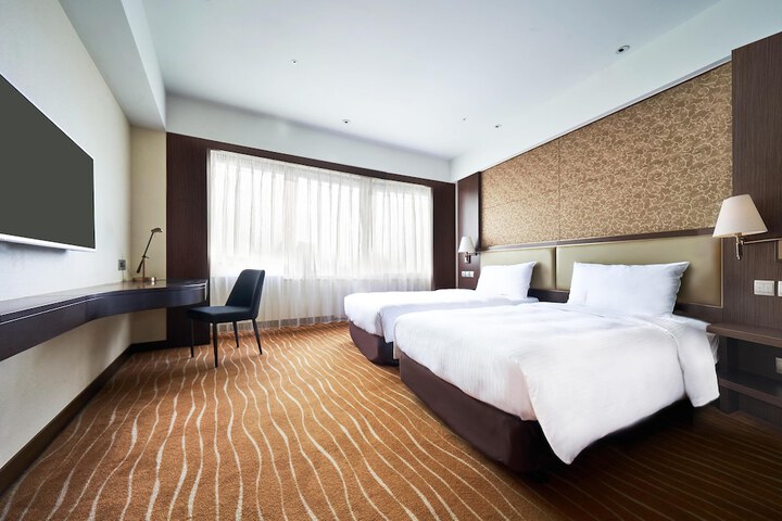 Room 33 of 56
