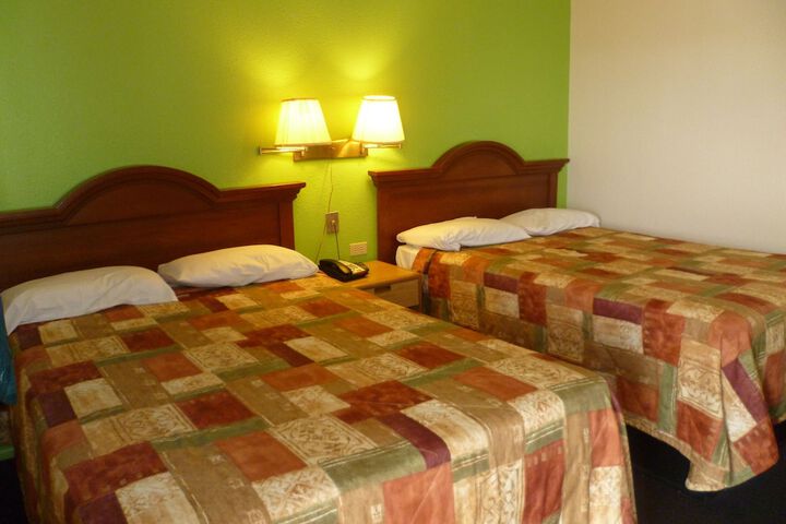 Room 13 of 33