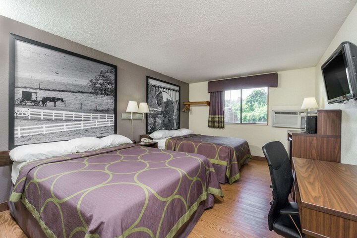 1 Queen Bed (3 of 20)