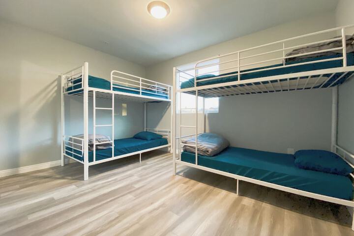 Room 8 of 12