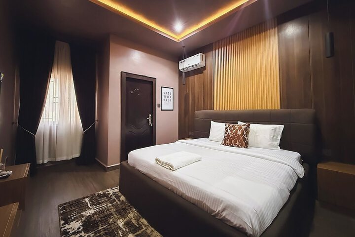 Room 4 of 23