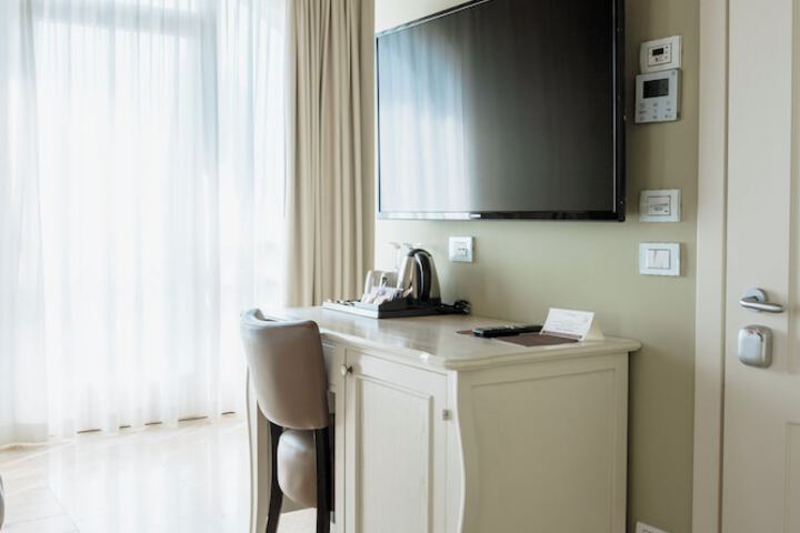 Room 4 of 97