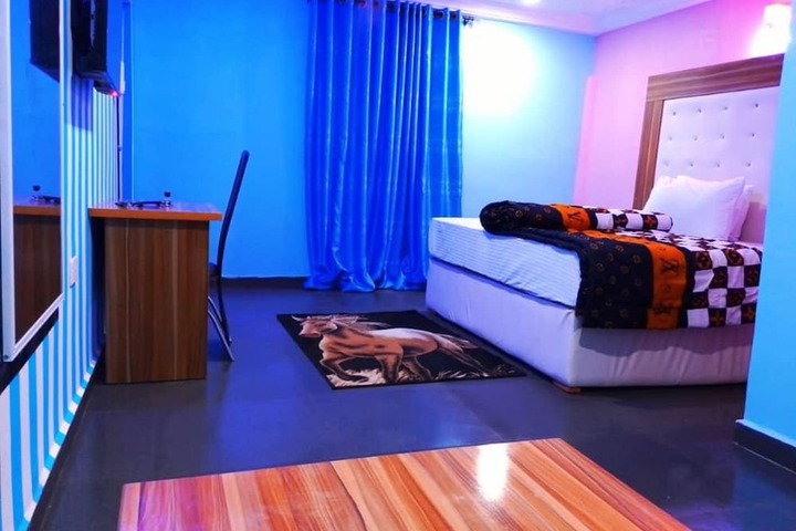 Room 15 of 23