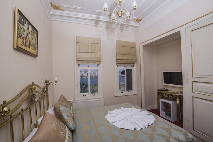 Room 27 of 89