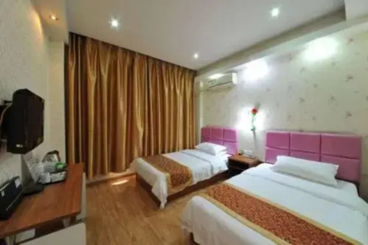 Room 4 of 6