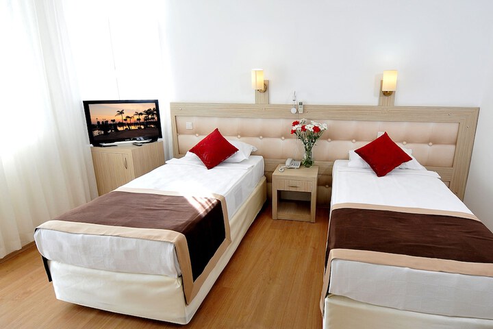 Room 9 of 42