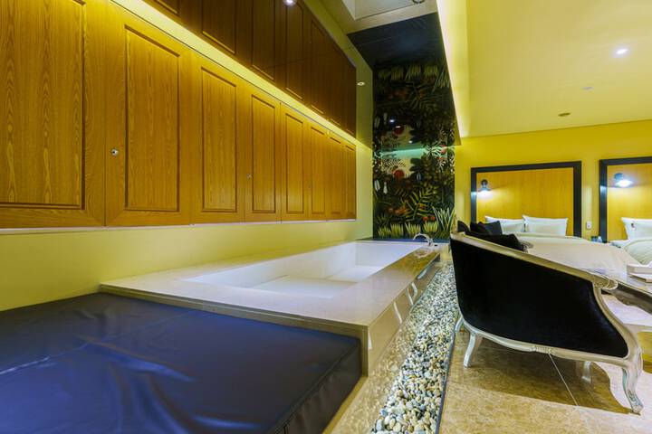 Room 35 of 95