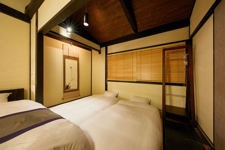 Room 8 of 13