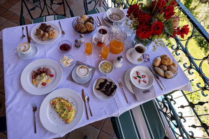 Breakfast/Coffee Service 92 of 100