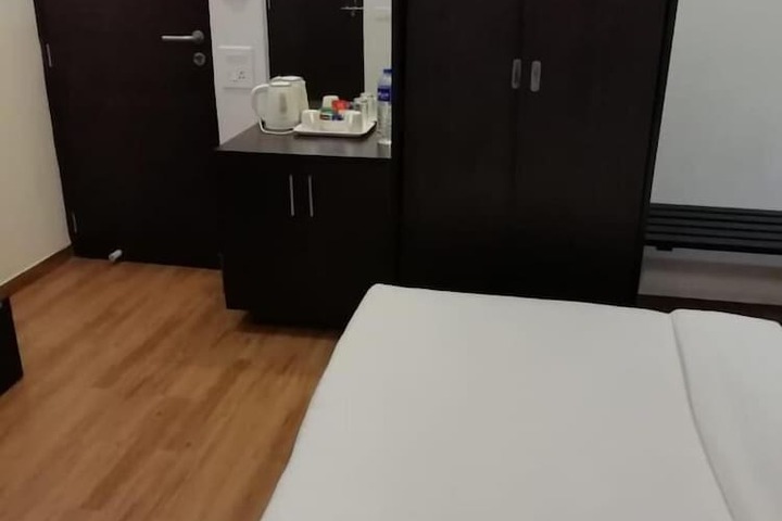 Room 12 of 66