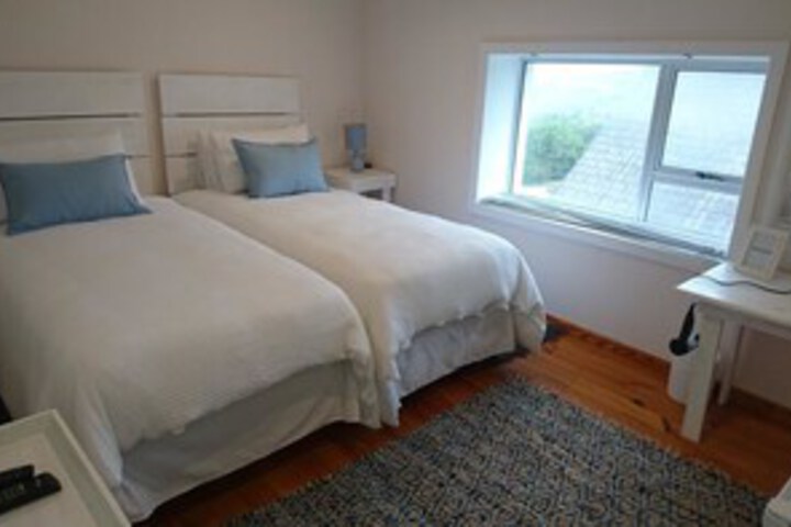 Room 12 of 27