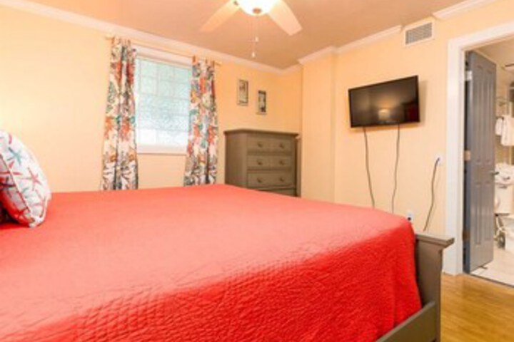 Room 323 of 360