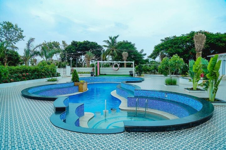 Pool 30 of 81