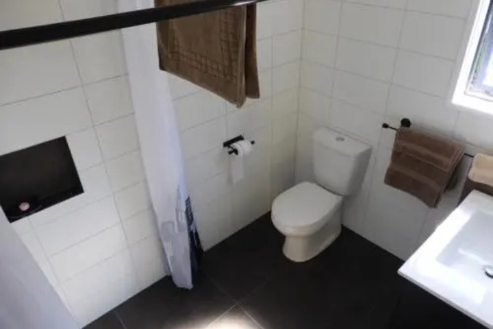 Room 8 of 10