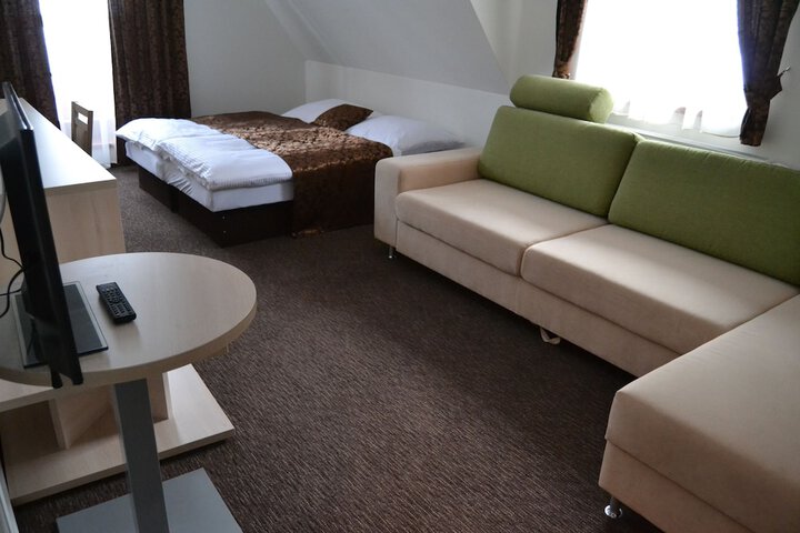 Room 10 of 37