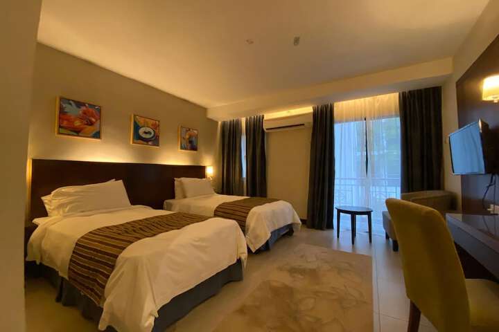 Room 9 of 27