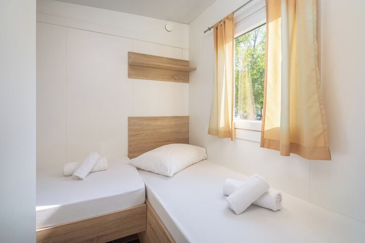 Room 10 of 71