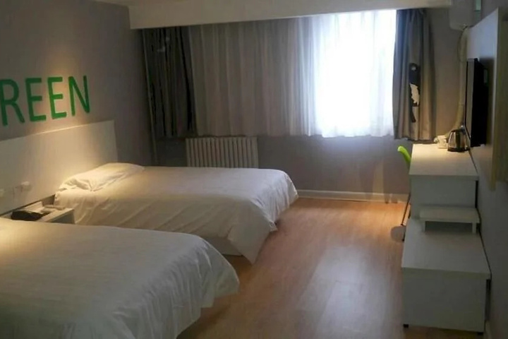 Room 4 of 7