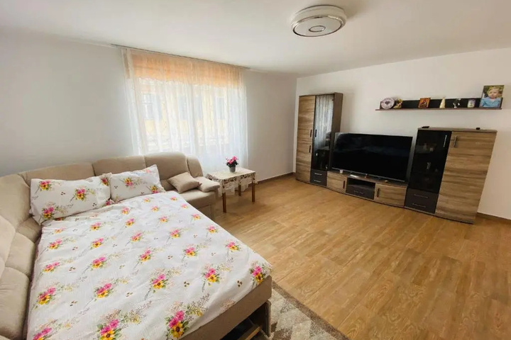 Room 3 of 10