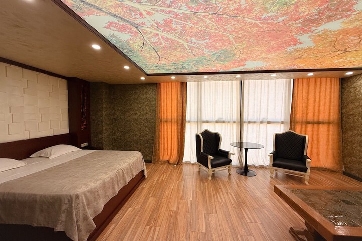 Room 8 of 34