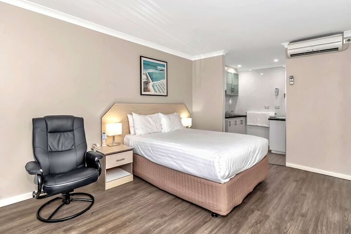 Room 54 of 100