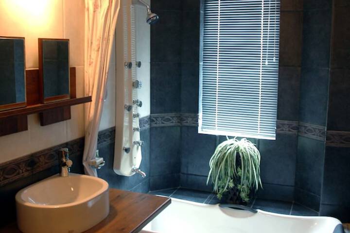 Room 10 of 26