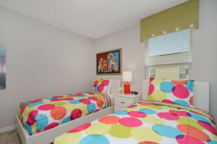 Room 3 of 27