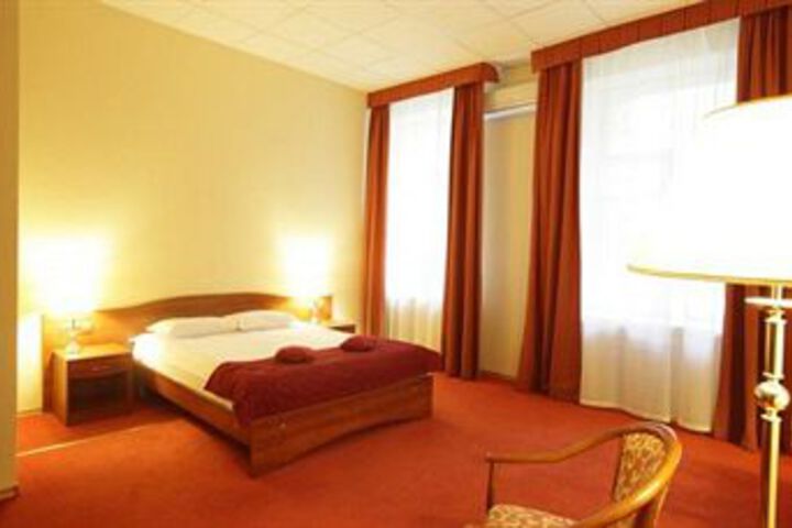 Room 10 of 24
