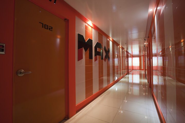 Ballroom/Hall 64 of 77