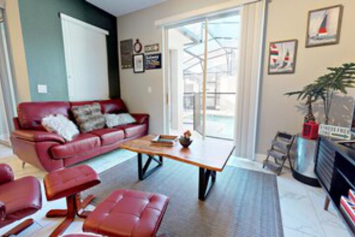 Room 6 of 28