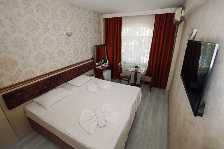 Room 9 of 26
