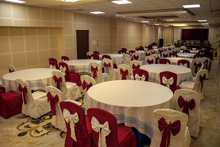 Ballroom/Hall 25 of 32