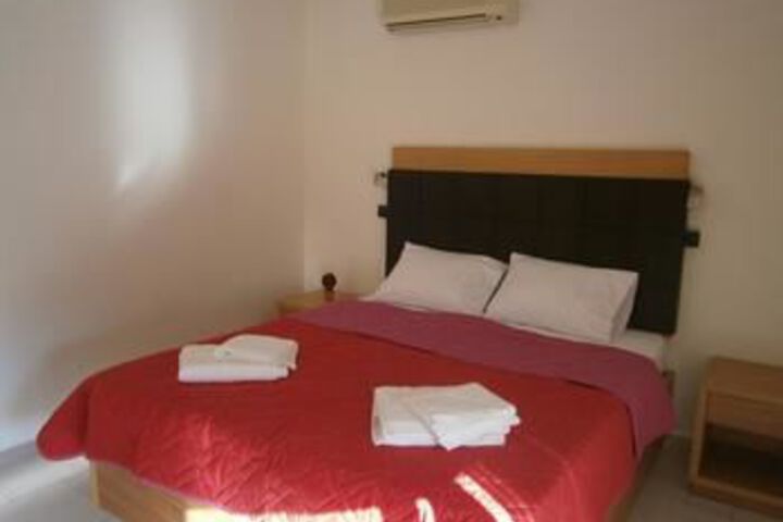 Room 6 of 13